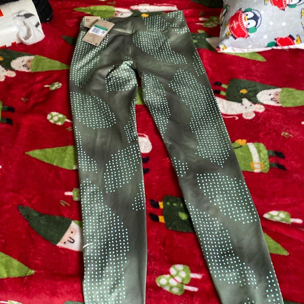 Girls size XL green Nike pants